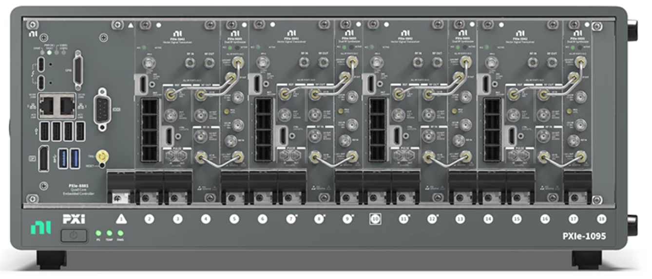 Les ingénieurs peuvent synchroniser jusqu’à quatre PXIe-5842 dans un seul châssis PXI à 18 emplacements.